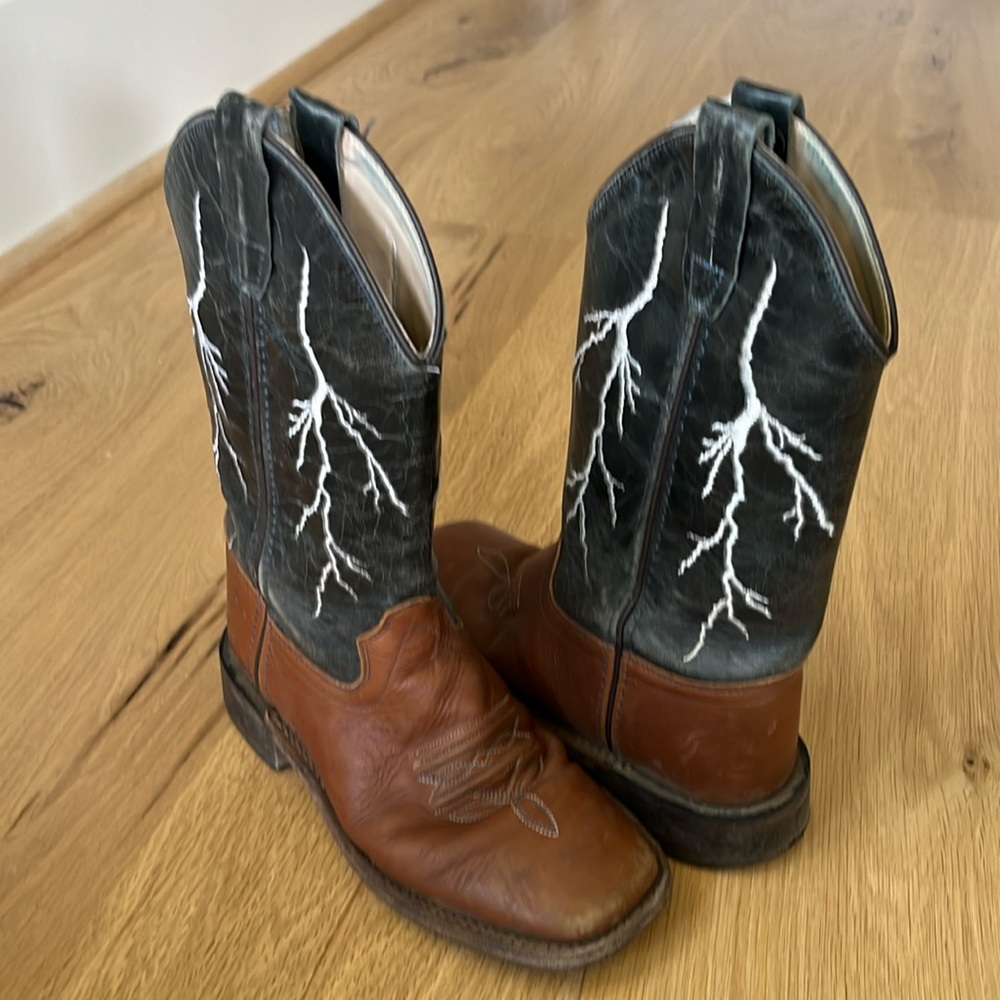Cody James authentic leather cowboy boots - little kid size 4